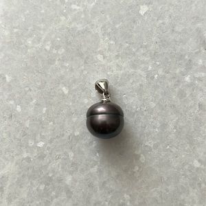Black Mother of Pearl Pendant with silver bale